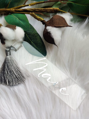 Akrüülist raamatu järjehoidja nimeline nimega akrüülklaasist läbipaistev kingiidee kingitus personaalne