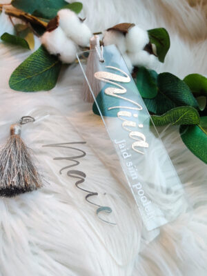 Akrüülist raamatu järjehoidja nimeline nimega akrüülklaasist läbipaistev kingiidee kingitus personaalne