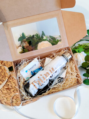 kinkekarp atlaspael aknaga personaliseeritud kingitused kingiidee kraapsu