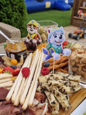 käpapatrull pawpatrol suupistetikud peodekoratsioonid laua kaunistused teemapidu chase skye zuma everest