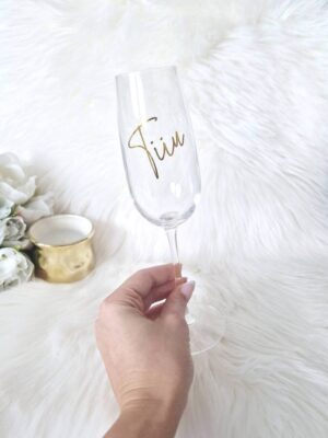 Nimeline klaasist pokaal