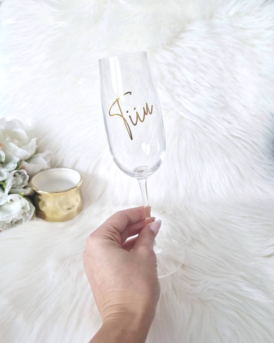 Nimeline klaasist pokaal